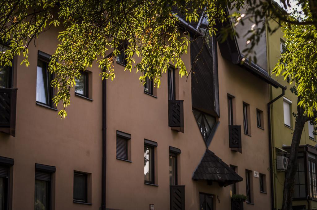 Balokany Apartman Beci Exterior foto